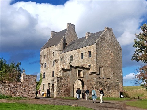 Outlander & Royal Palaces Day Tour from Edinburgh